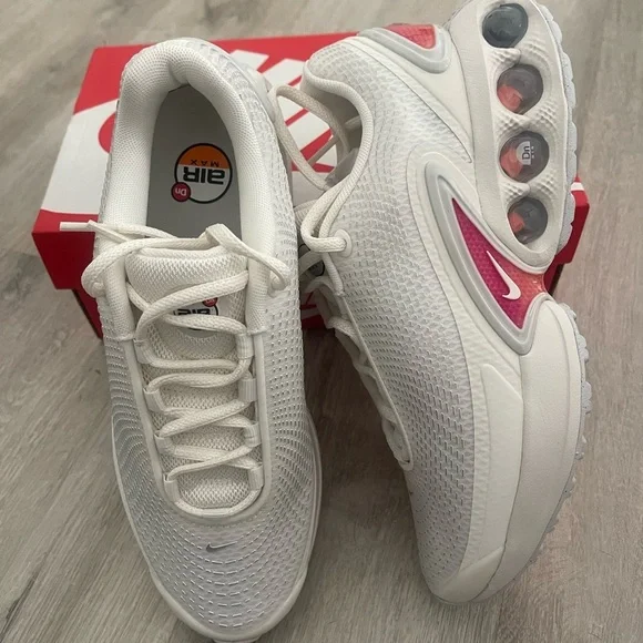 NIKE Women's Air Max DN Shoes - SIZE 8 - NEW - Picture 2 of 7